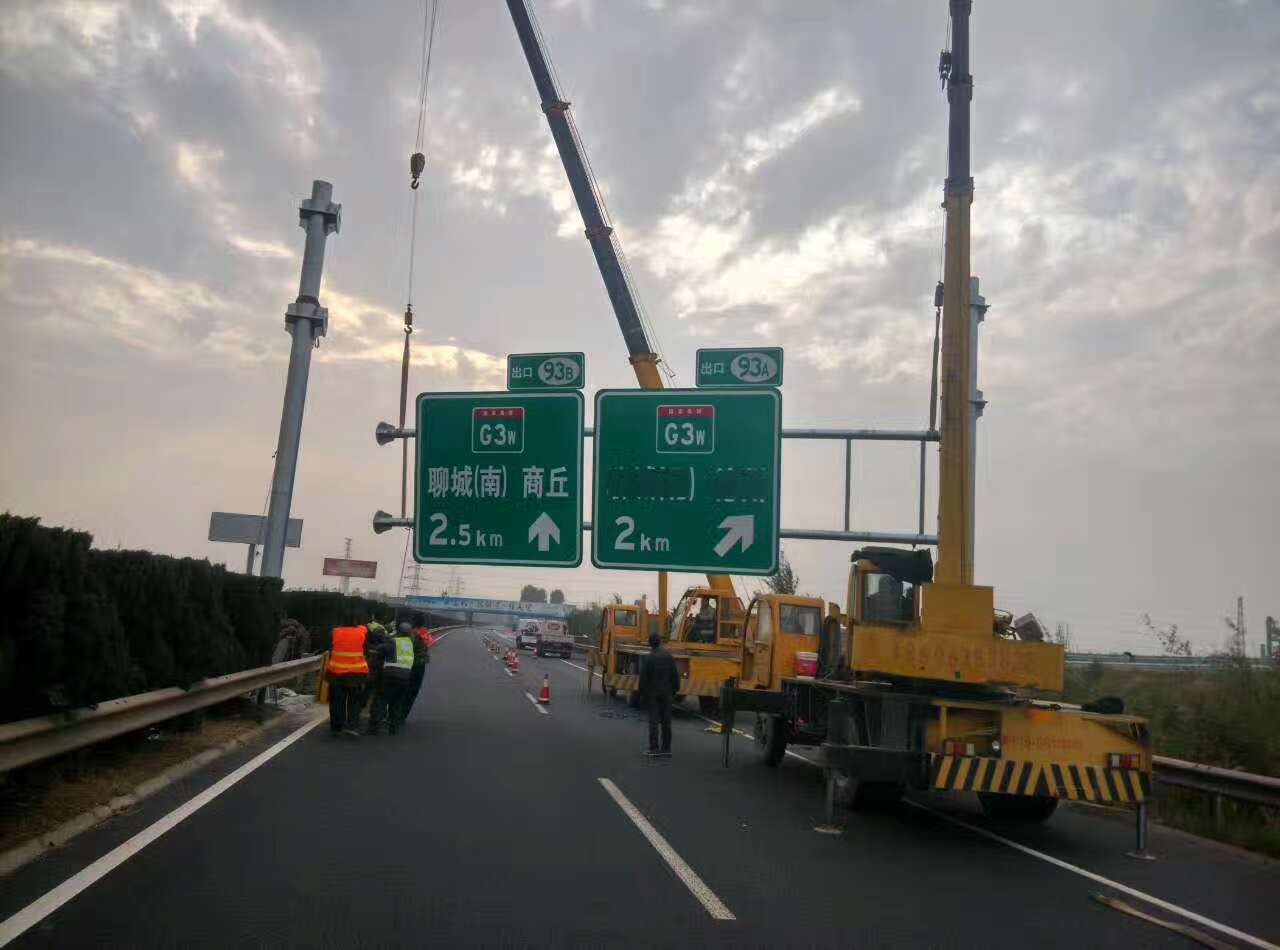 新乡新乡高速公路标志牌施工案例
