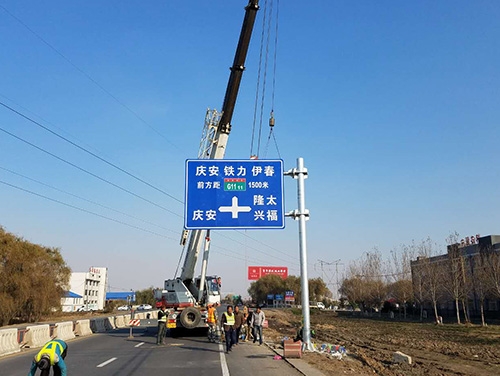 新乡新乡道路护栏网网片该如何进行正确的选购呢？